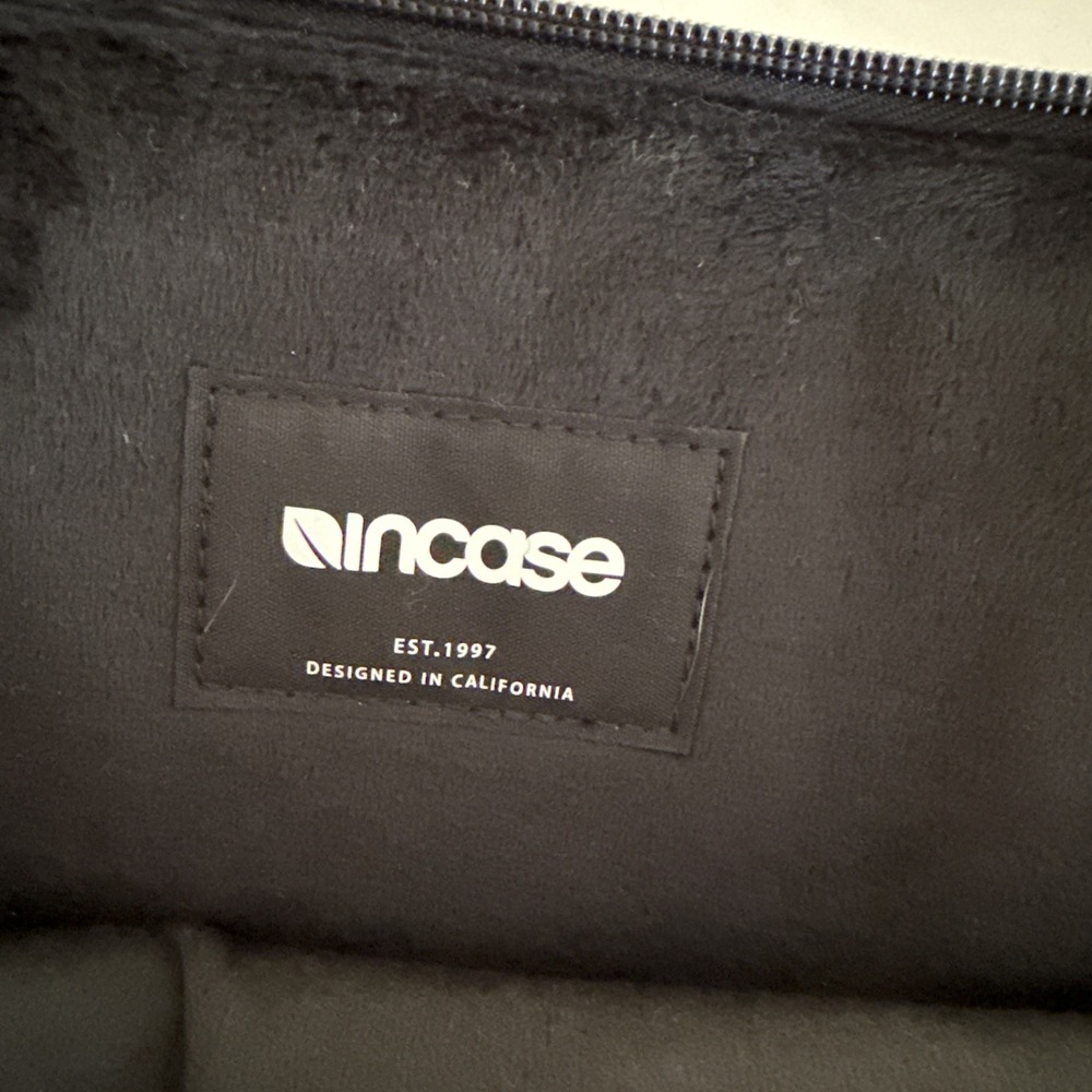 Incase Compact Sleeve 13-inch Laptop Pink  Office Core Clean Tech‎ Minimalist - Picture 5 of 10